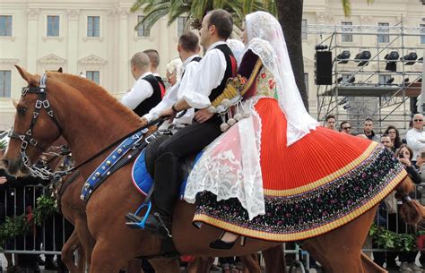 tettona sarda|Cavalcata Sarda. La festa della bellezza